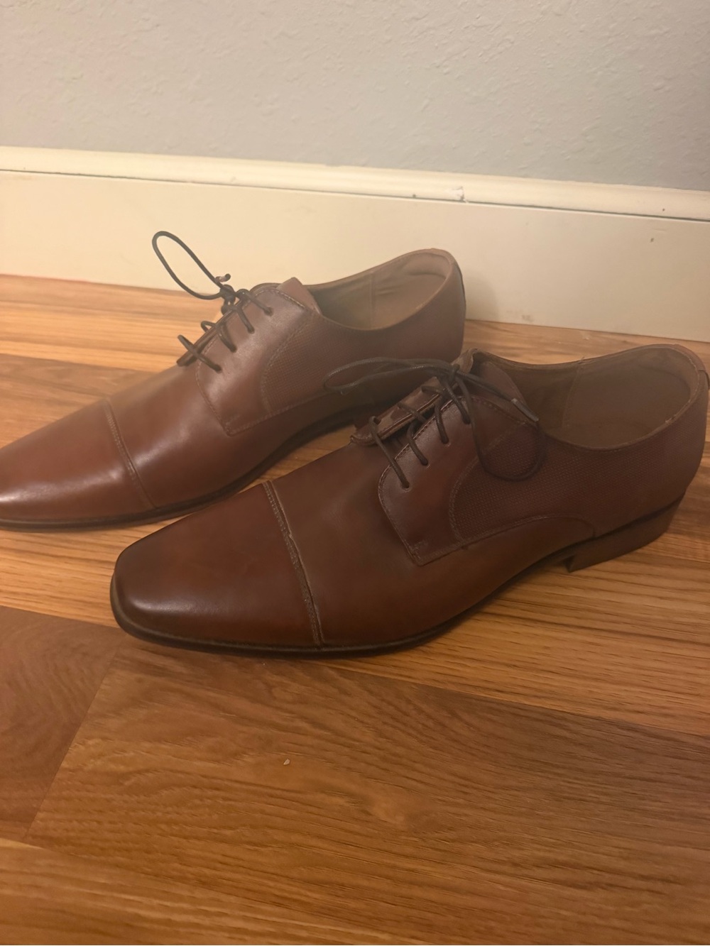 Men's Florsheim Brown Leather Cap-Toe Dress Shoes - Picture 6 of 9